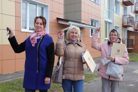 В Павловском Посаде вручили ключи переселенцам из аварийного жилья!